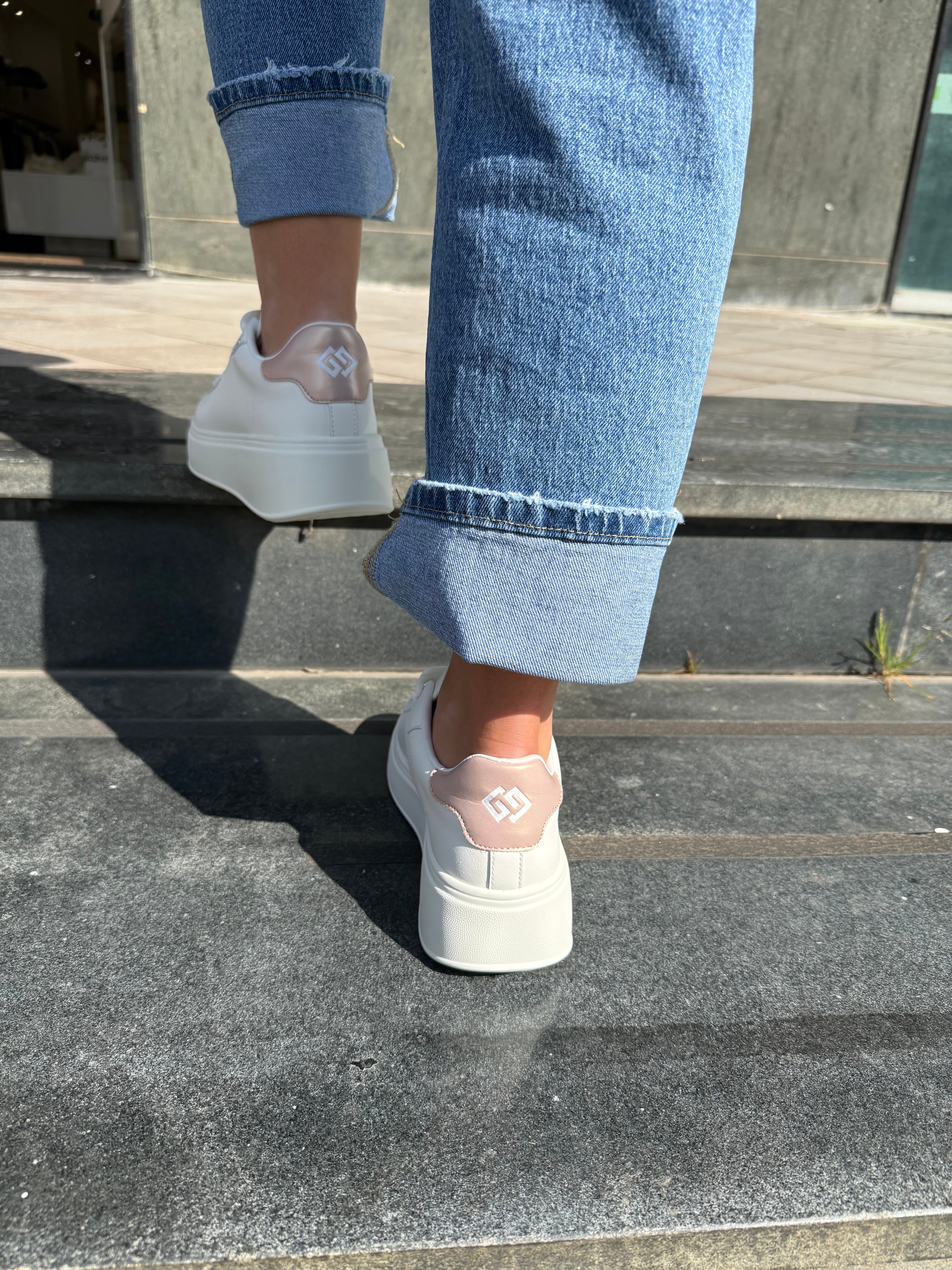 Sneaker Lovely